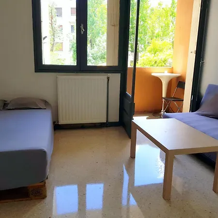 Quartier Hopitaux Facultes Lägenhet